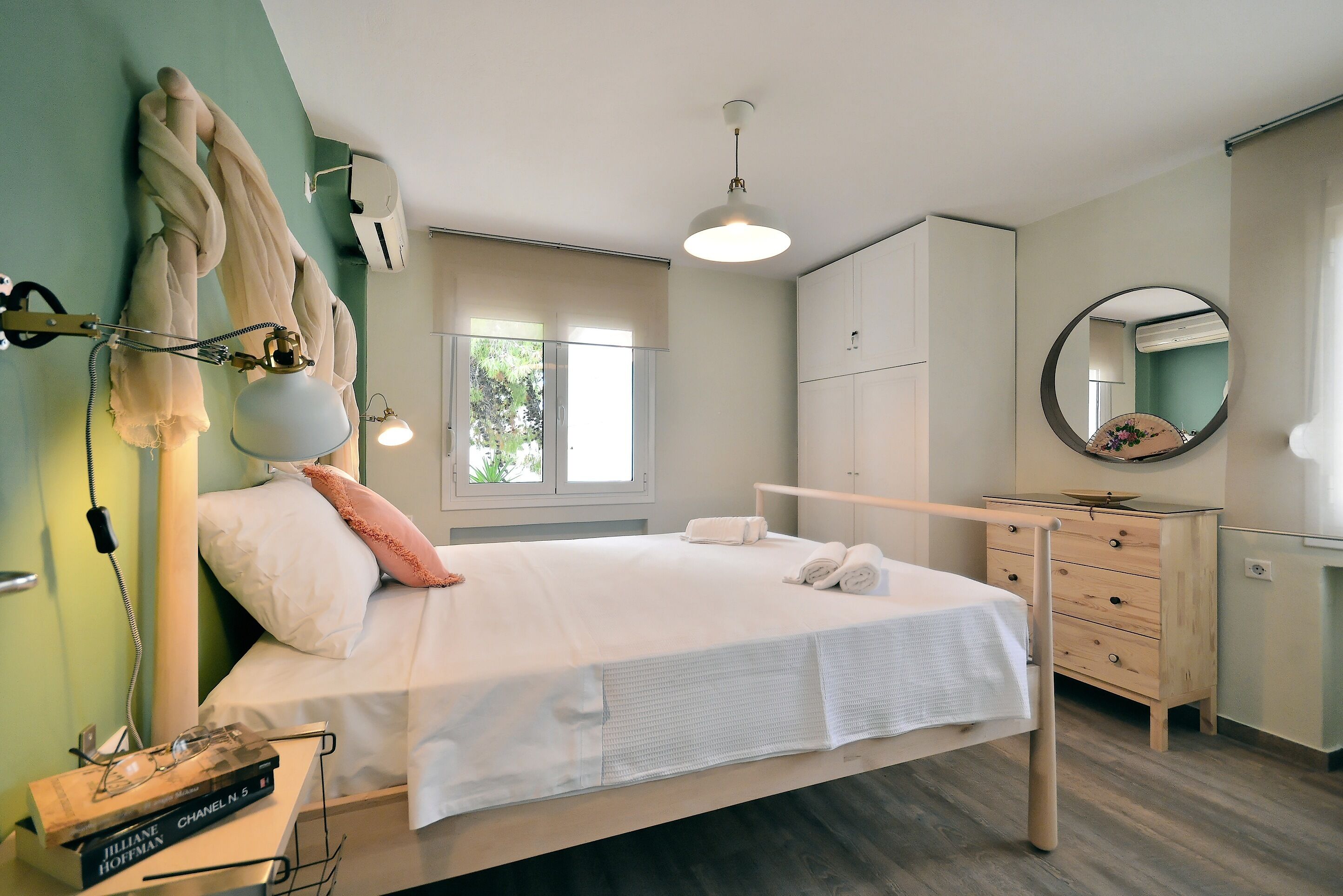 3 bedrooms, iron/ironing board, travel cot, free WiFi