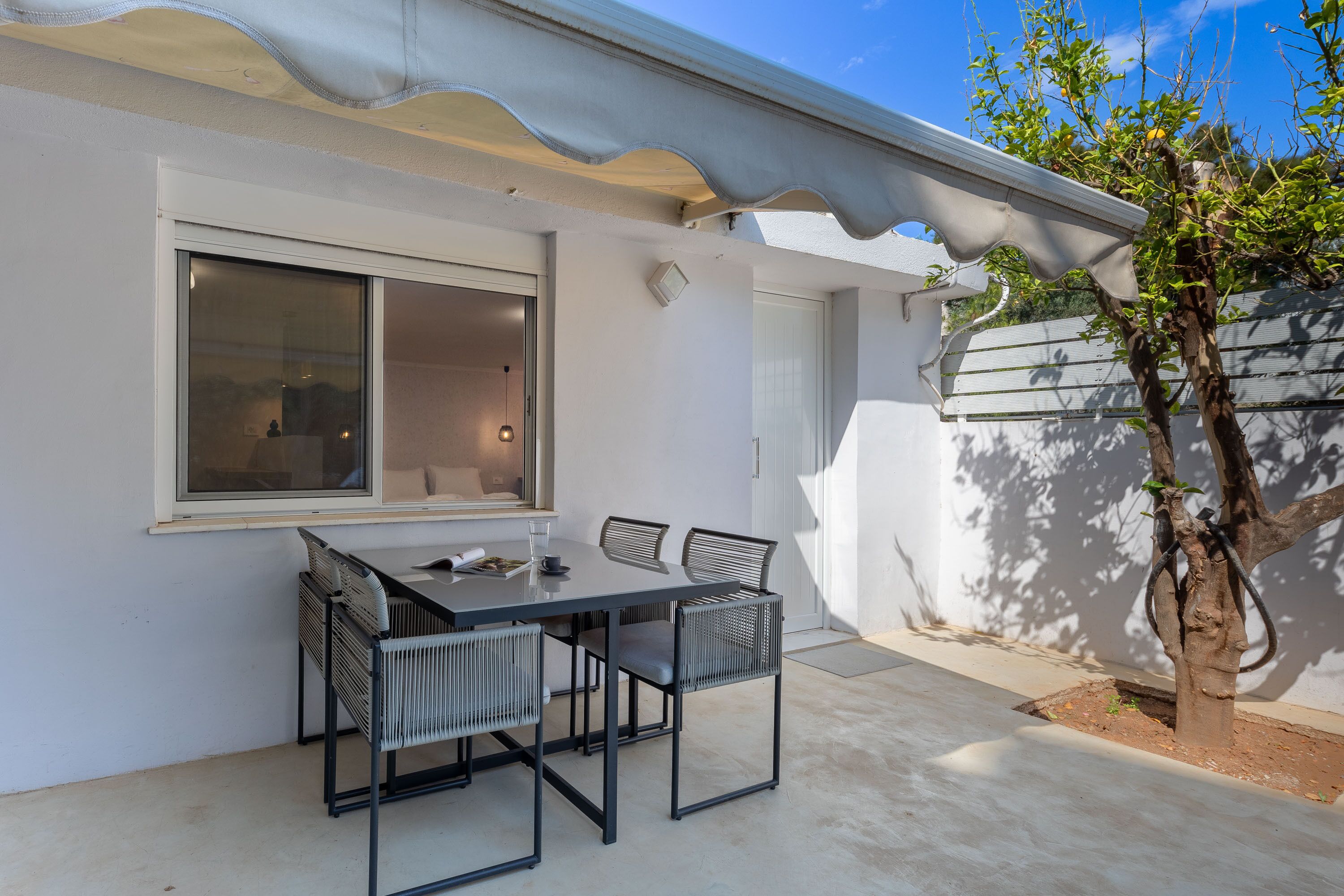 屋外ダイニングエリア