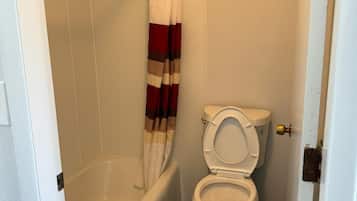 Bathtub, towels
