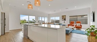 White Haven - Luxe Abode, Mountain Views, Firepit