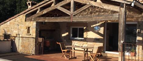 حمّام سباحة خارجي