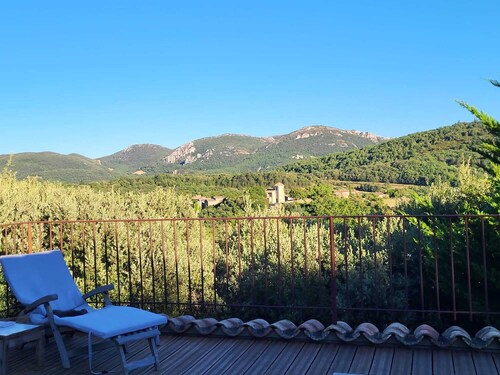 Maison lumineuse avec piscine et vue imprenable !