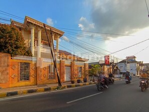 Exterior - OYO 3074 Orange Inn (Madiun)