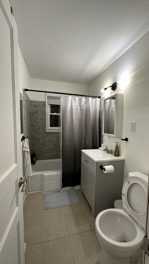 Hårføner, håndklær, såpe og sjampo