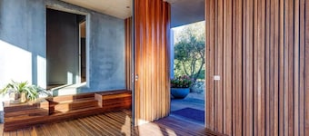 Portsea Sanctuary, Gas Heat Pool & Gardens