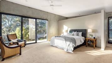 5 habitaciones, escritorio, tabla de planchar con plancha y wifi