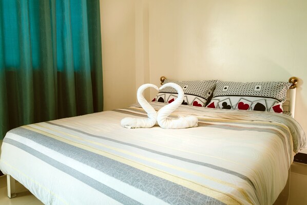 10 bedrooms, WiFi, bed sheets