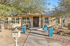 Exterior - Home Near Main St / 4BR / Hot Tub / Private Yard (Fredericksburg)