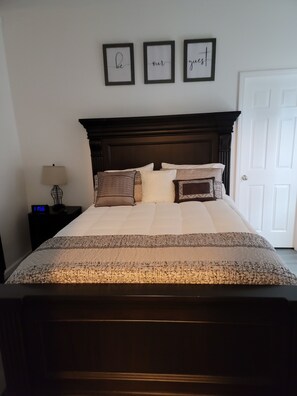 2 室のベッドルーム、アイロン / アイロン台、ベッドシーツ