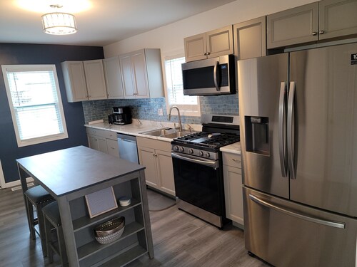 The Blue House near Frank Holten State Park / Golf /Lighthouse Restaurant