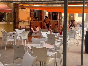 Outdoor dining - Gala de SteraM Flats Torremolinos (Torremolinos)