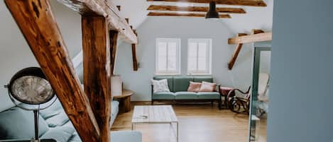 Smart TV, reproductor de DVD, libros, biblioteca de música