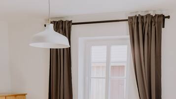 5 bedrooms, desk, iron/ironing board, travel cot