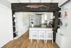 Fridge, microwave, oven, stovetop - 7BR, 3BA, Sleeps 17 near Englewood Beach, Manasota Key (Englewood)
