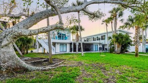 Exterior - 7BR, 3BA, Sleeps 17 near Englewood Beach, Manasota Key (Englewood)