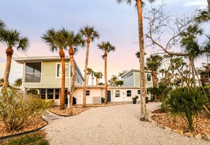 Exterior - 7BR, 3BA, Sleeps 17 near Englewood Beach, Manasota Key (Englewood)
