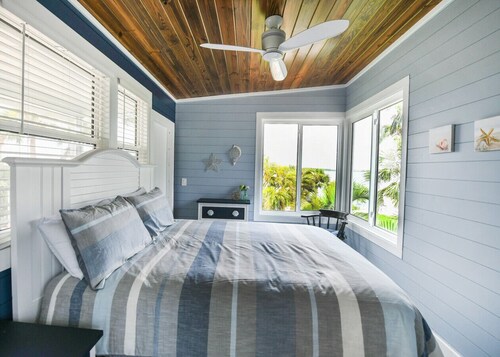 7BR, 3BA, Sleeps 17 near Englewood Beach, Manasota Key