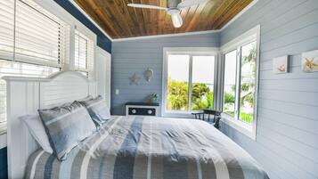 7 dormitorios, escritorio, tabla de planchar con plancha y cuna de viaje