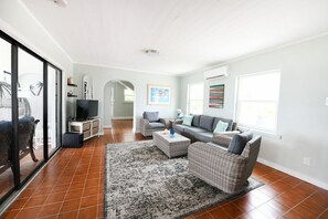 Smart TV - 7BR, 3BA, Sleeps 17 near Englewood Beach, Manasota Key (Englewood)