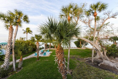7BR, 3BA, Sleeps 17 near Englewood Beach, Manasota Key