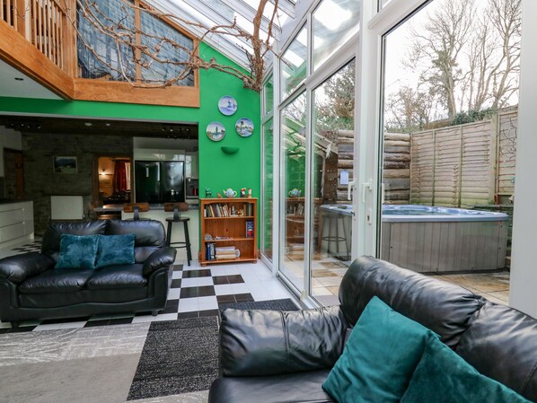 Property grounds - Cringoed House (Llanarth)