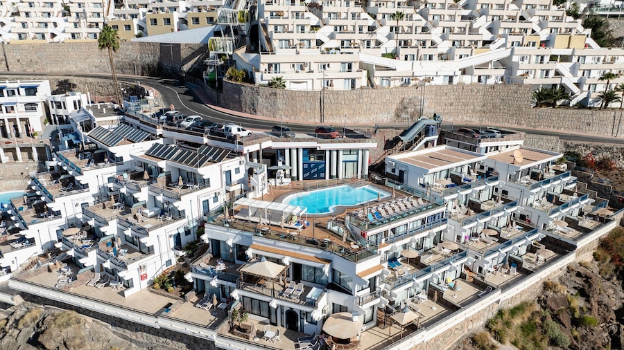 Servatur JB - Adults Only