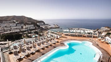 Outdoor pool, open 10:00 AM to 7:00 PM, pool loungers
