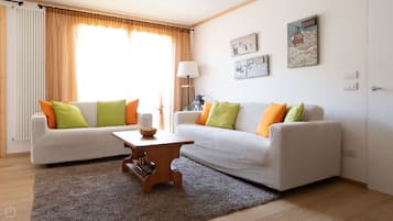 Apartment (2 Bedrooms) | Front of property