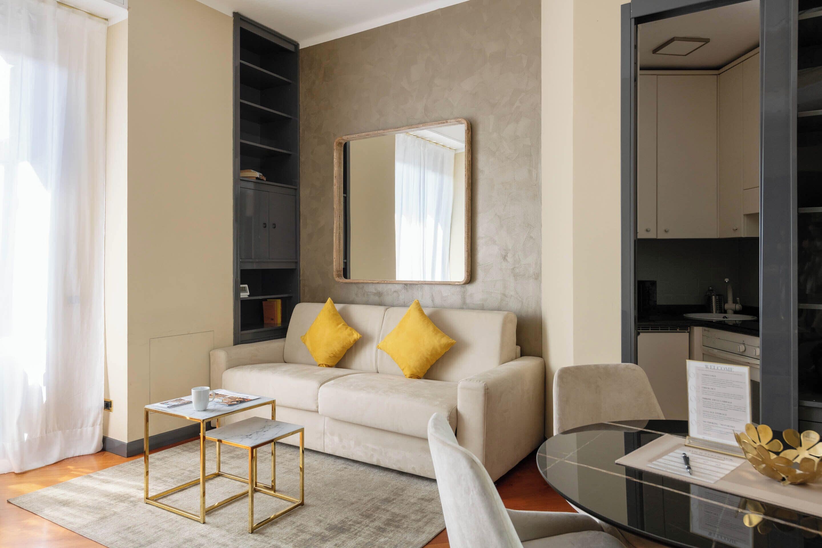 Appartement classique, 1 chambre (Piazza Santo Stefano 5) | Aire de séjour | Téléviseur connecté de 60 po avec télévision numérique, téléviseur