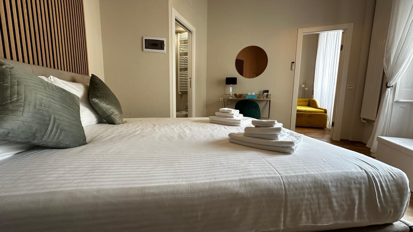 Superior Apartment, 3 Bedrooms, Tower (Galleria del Corso 4) | Egyptian cotton sheets, premium bedding, down comforters, in-room safe