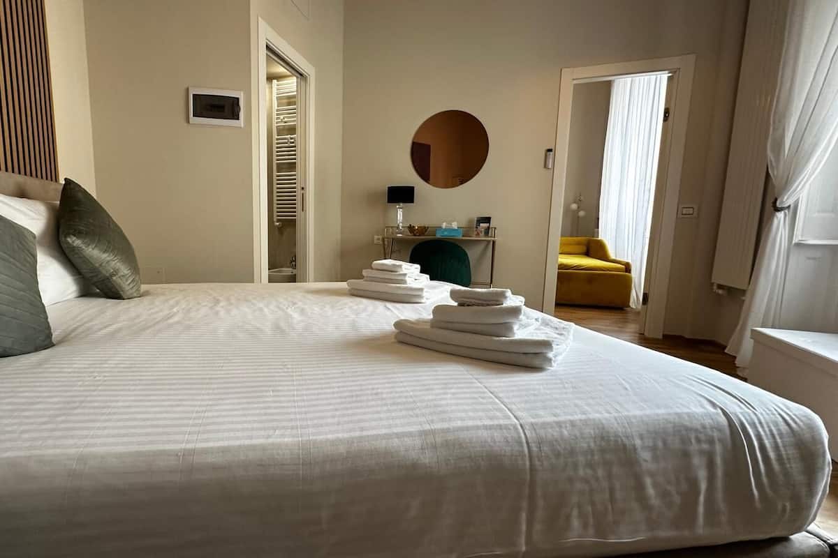 Leilighet – superior, 3 soverom, tårn (Galleria del Corso 4) | Sengetøy i egyptisk bomull, sengetøy av topp kvalitet og dundyner