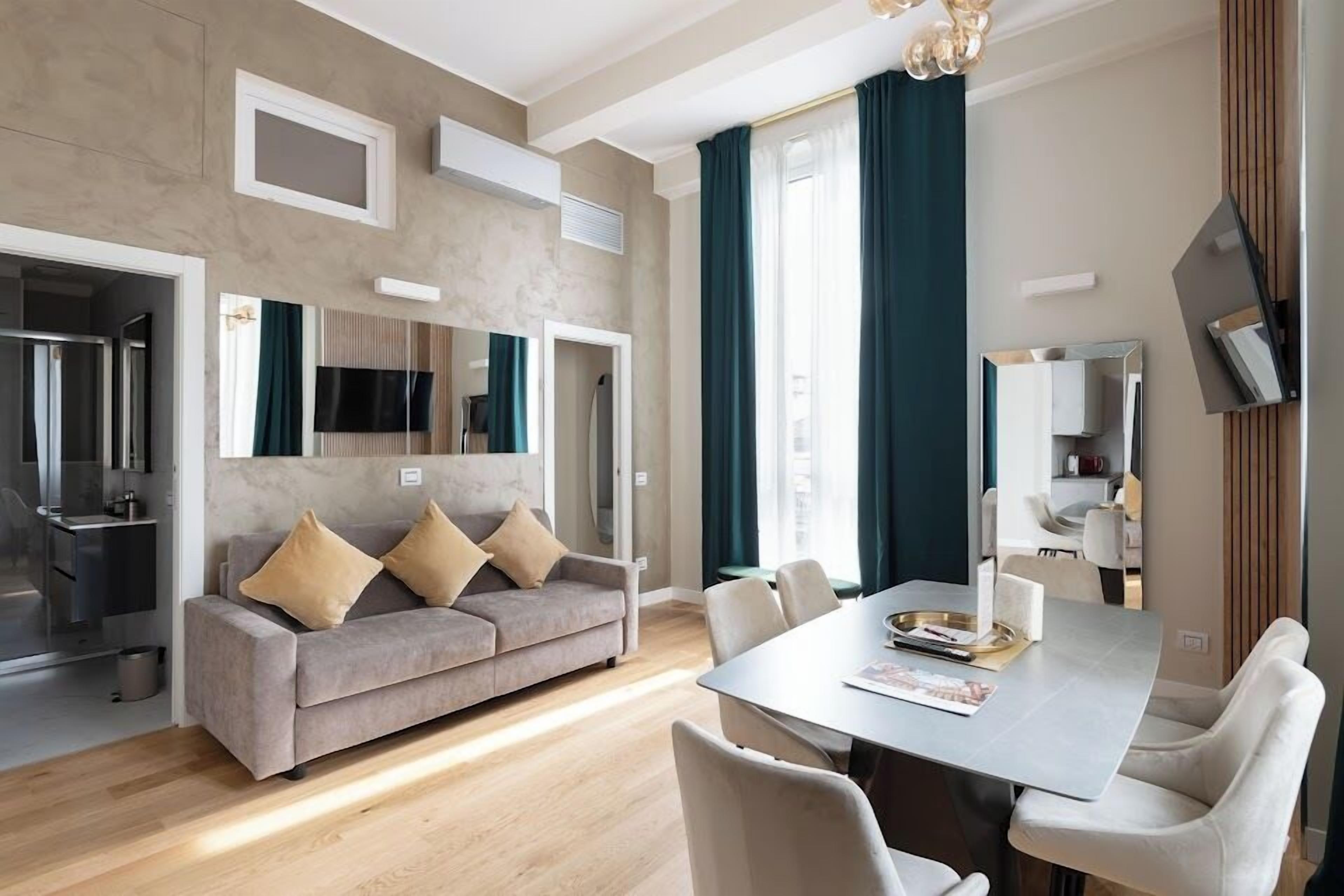 Deluxe Apartment, 2 Bedrooms, 2 Bathrooms (Galleria del Corso 4) | Área de sala de estar | Smart TV de 60 pulgadas con canales digitales, televisión y Netflix 