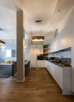 Superior Apartment, 3 Bedrooms, Tower (Galleria del Corso 4) | Living area