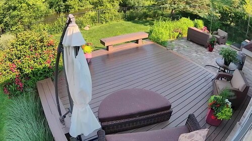 Hot tub! Stunning view overlooking the Thames River on paved path
