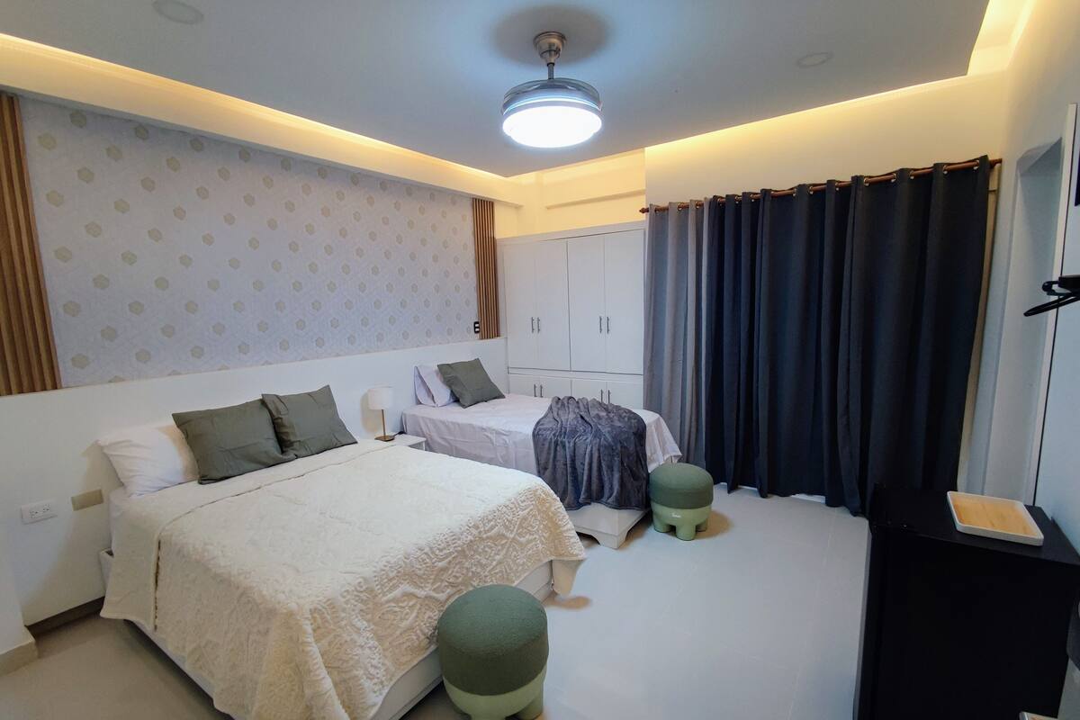 Premium bedding, down comforters, individually decorated, free WiFi