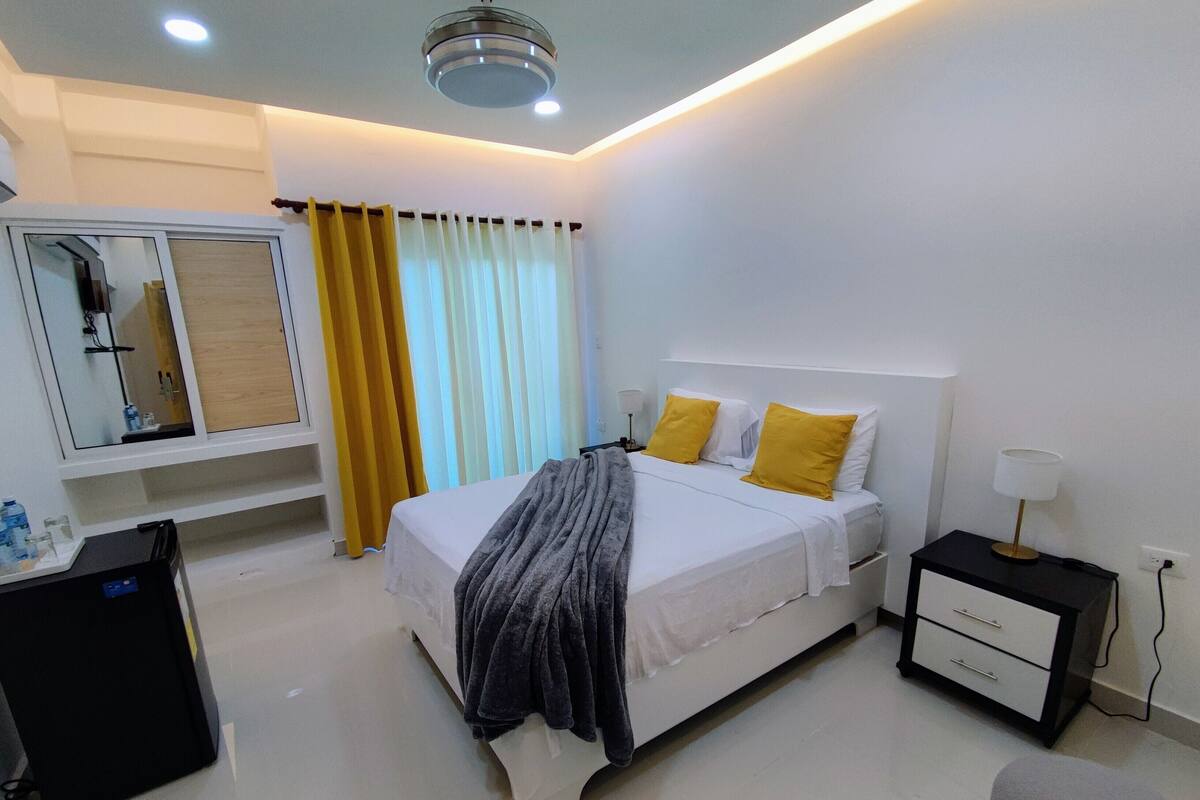 Premium bedding, down comforters, individually decorated, free WiFi