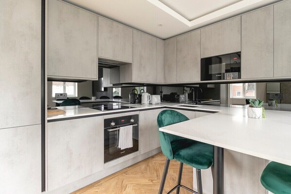 Fridge, microwave, oven, stovetop - Skyvillion Apartments- Cockfosters - Spacious 1-Bed Apartment with Terrace (Barnet)