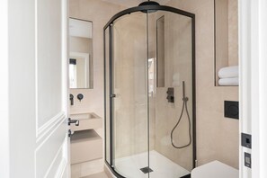 Hair dryer, towels - Skyvillion Apartments-  Cockfosters - Spacious 1-Bed Apartment with Terrace (Barnet)