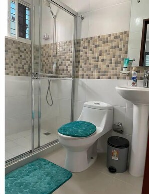Shower - Private Jacuzzi! Modern 2 Floor Apt * (Santiago De Los Caballeros)