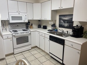 Fridge, microwave, oven, stovetop - Perfect Family Get Away! Amazing Prices! Pool! Complex is Beach Front! (Orange Beach)
