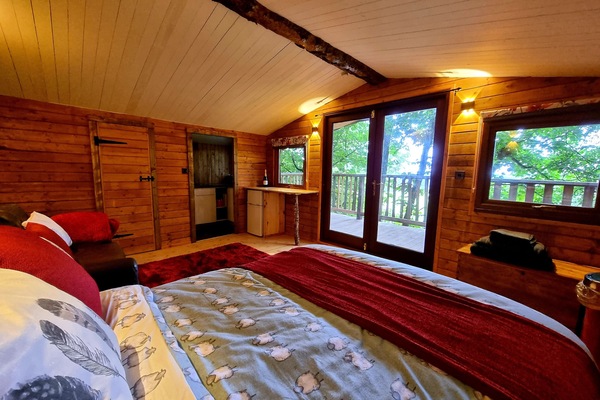 1 bedroom, individually decorated, individually furnished