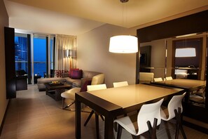 Presidential Suite | Premium bedding, down comforters, free minibar, in-room safe - Megapolis Hotel Panamá (Panama City)