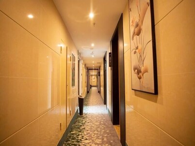 Greentree Inn Qinzhou East Railway Station