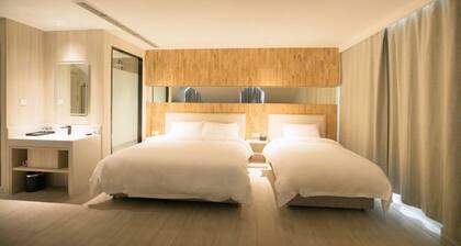Shijia Boutique Hotel (Beijing Sanlitun Tuanjiehu Subway Station)