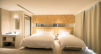 Shijia Boutique Hotel (Beijing Sanlitun Tuanjiehu Subway Station)