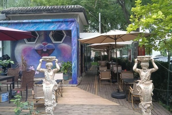 Outdoor dining - Saga Hotel (Beijing Sanlitun Tuanjiehu Subway Station) (Beijing)