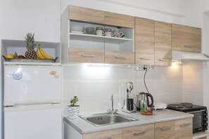 Fridge, microwave, coffee/tea maker, electric kettle