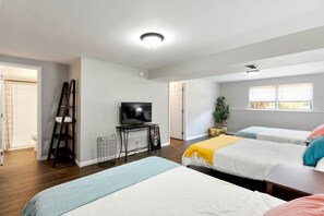 4 slaapkamers, een bureau, een strijkplank/strijkijzer, gratis wifi