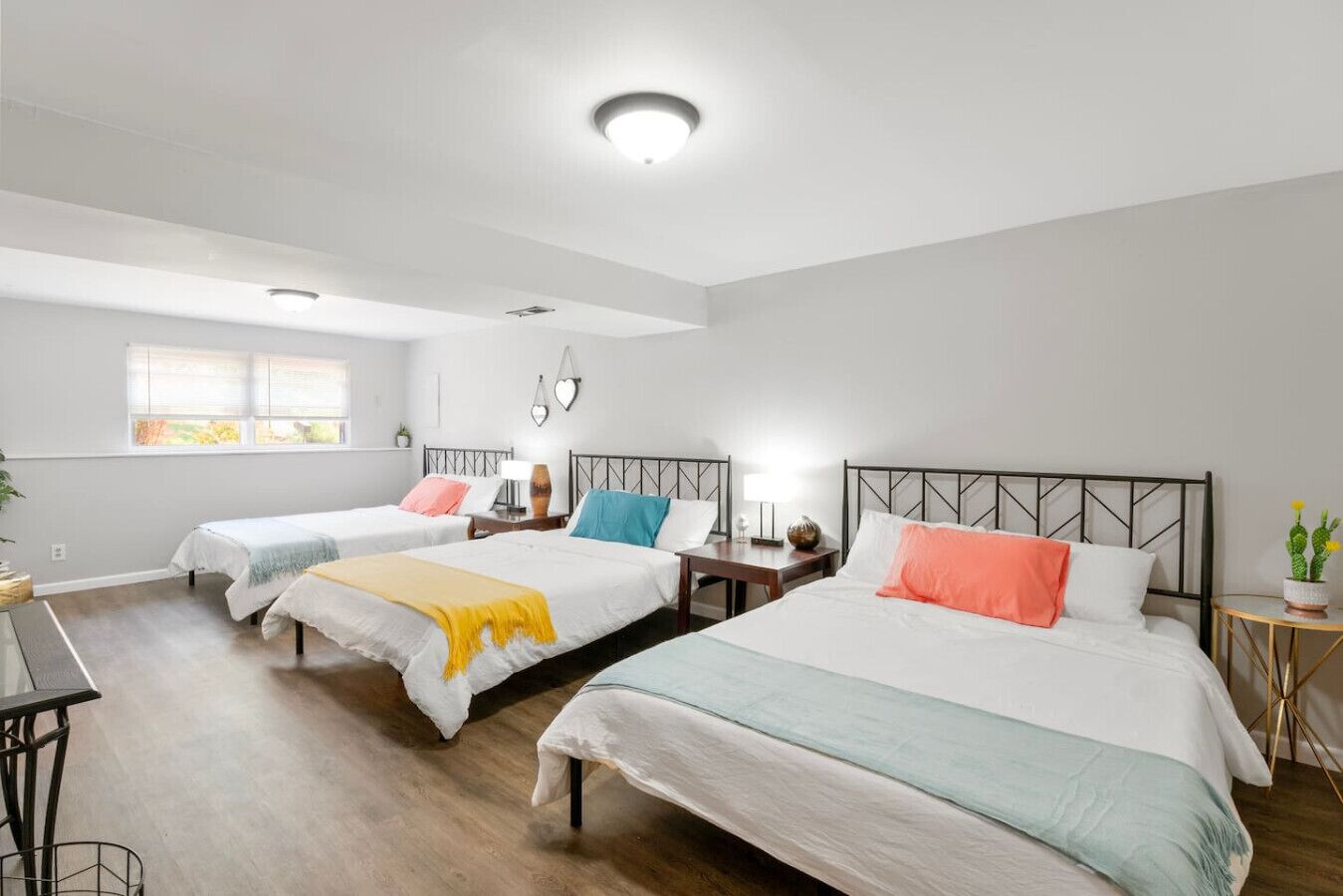 4 bedrooms, desk, iron/ironing board, free WiFi