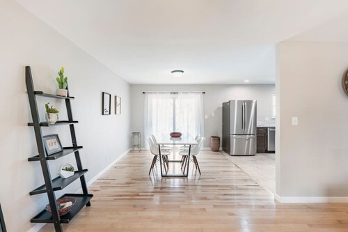 Cozy & Safe - 6 beds - mins from shopping &stores